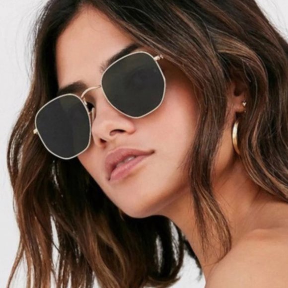 Round Retro Black with Gold Frame Sunglasses - Picture 1 of 4